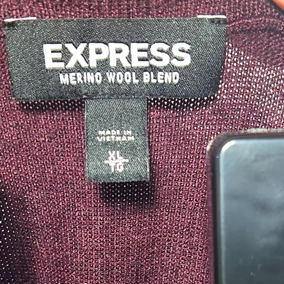 Express Men's V-Neck Sweater-Size XL - Picture 5 of 7